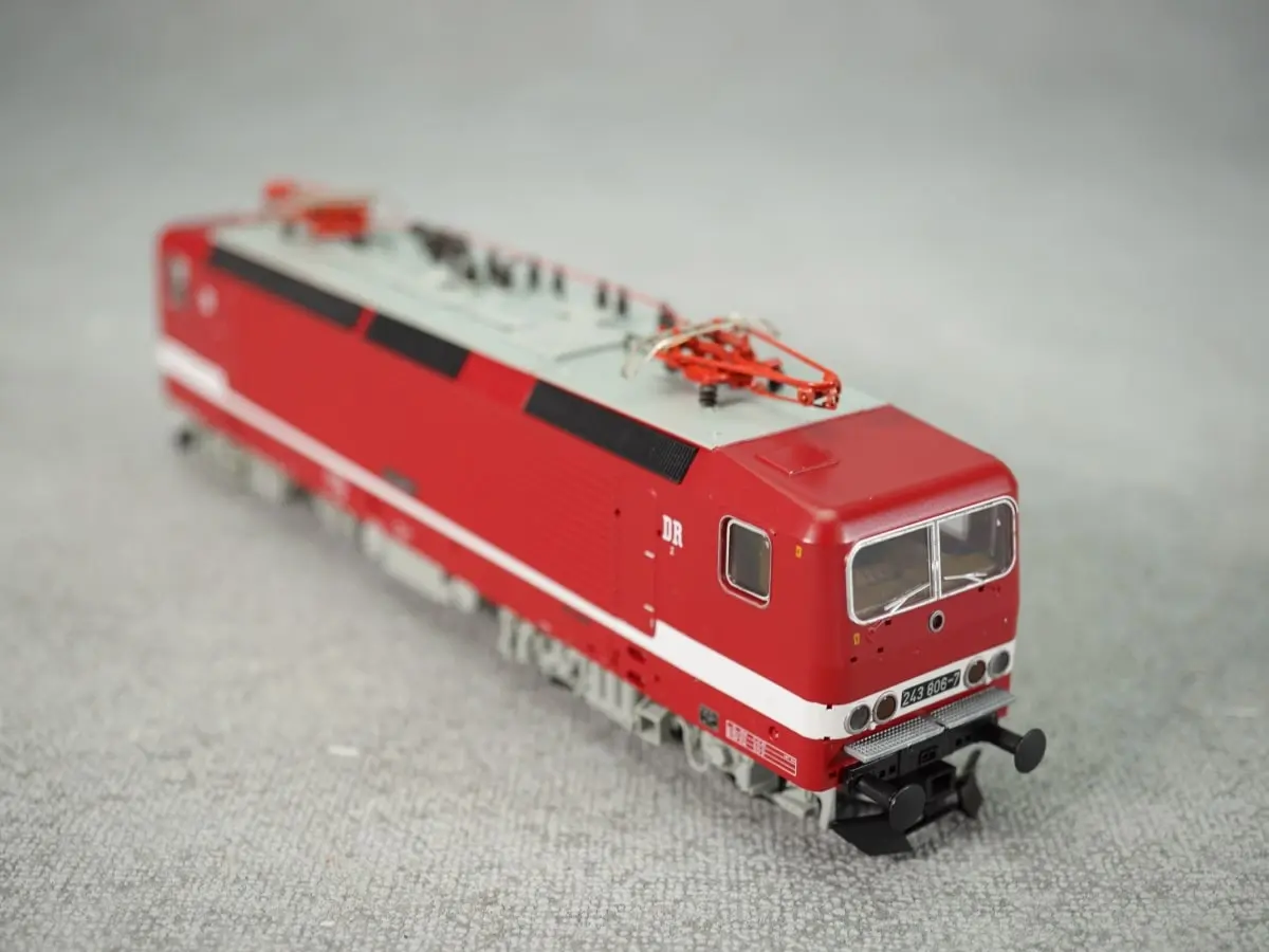 Roco Modelleisenbahn Elektrolokomotive BR 243 der DR